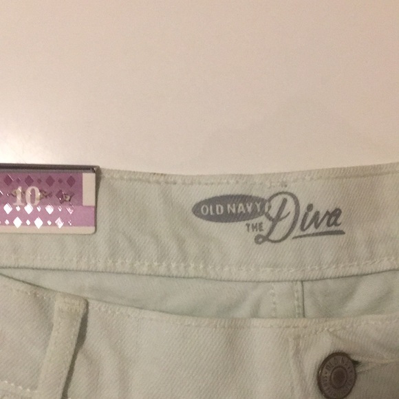 OLD NAVY SHORTS - Picture 2 of 6